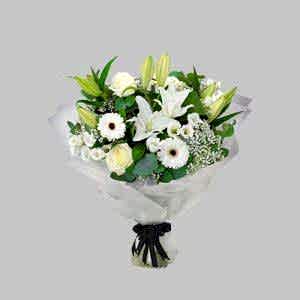 Beyaz Çiçekler Buketi