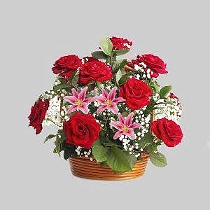 Sepette Gül Lilyum Aranjman