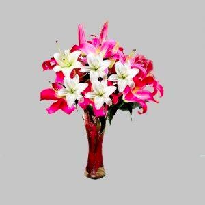 Vazoda Pembe Beyaz Lilyumlar